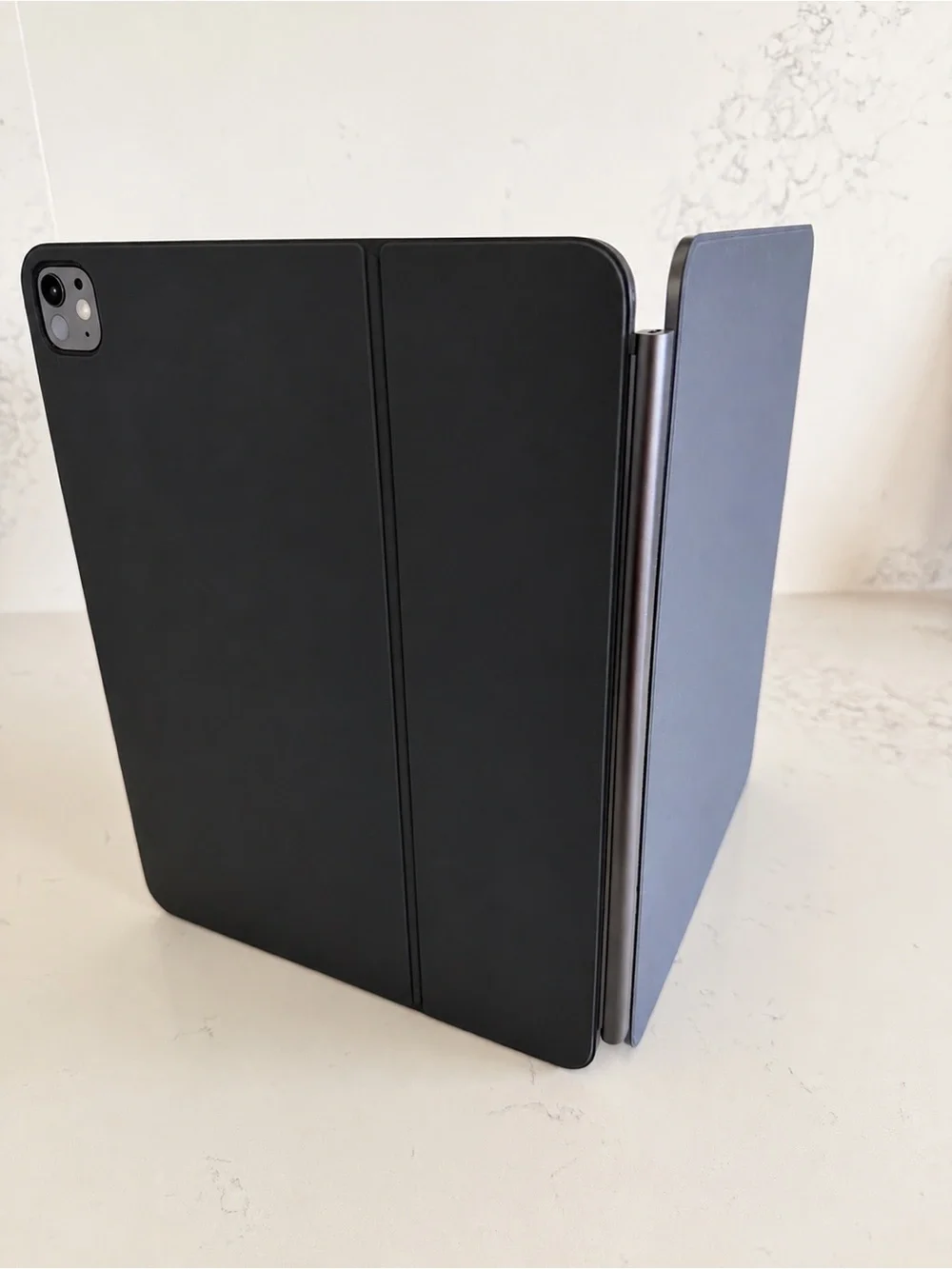 iPad Pro 13-inch With APPLE Keyboard Case M4 WIFI 2024, Trackpad